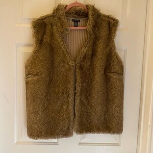 faux fur vest! ribbed knit back